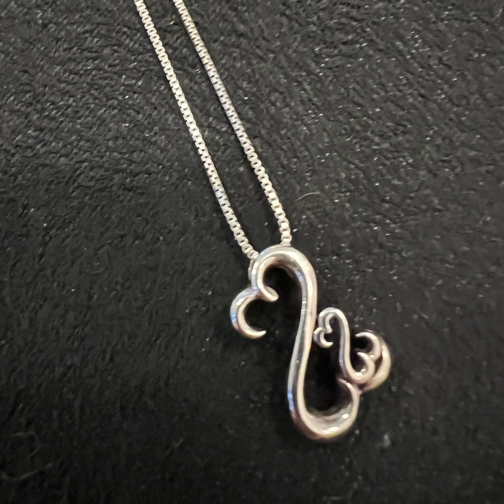 Elegant Silver Pendant Necklace